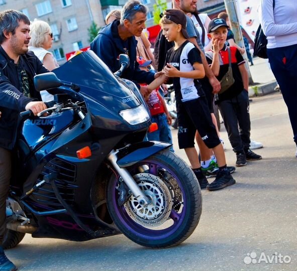Suzuki RF 900