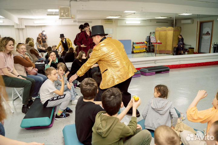 Волшебник, иллюзионист, фокусник