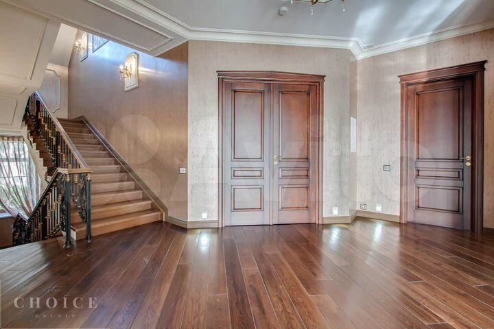 Коттедж 980 м² на участке 17 сот.