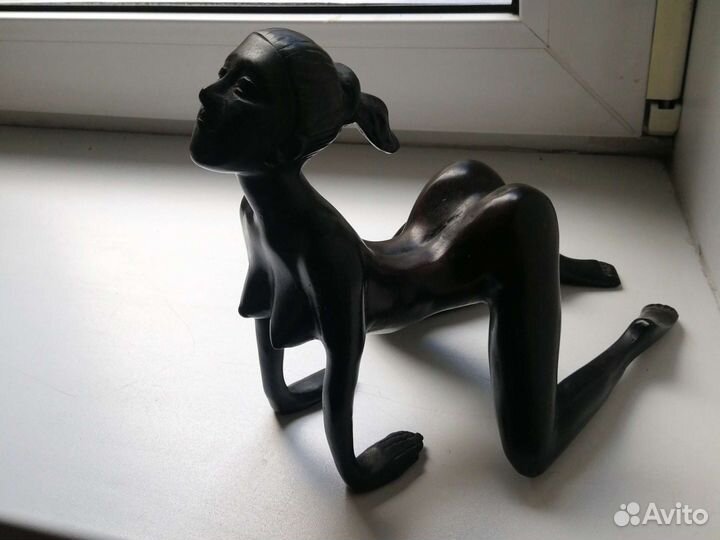 Фигурка из базальта