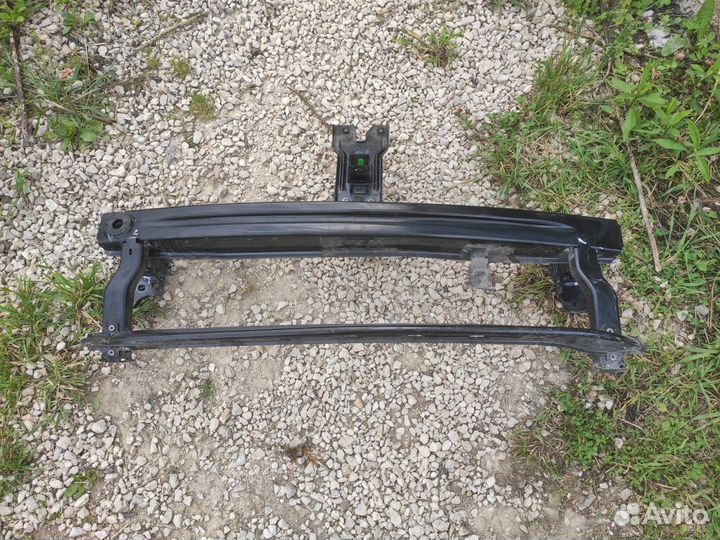 Усилитель бампера передний Volkswagen Polo лифтбек