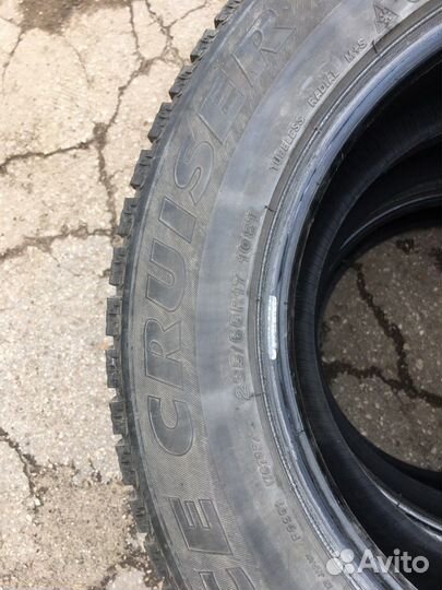 Bridgestone Ice Cruiser 7000 235/65 R17