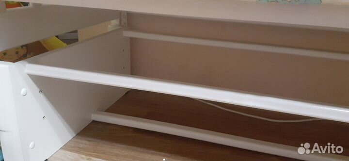 Продам детскую кроватку с маятником