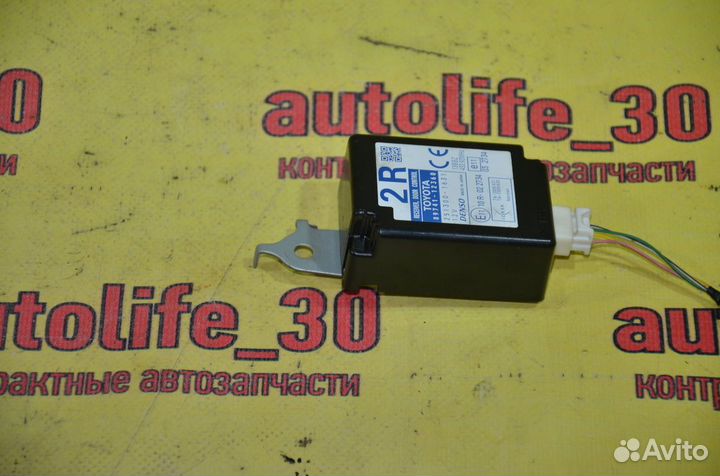 Блок управления дверьми Toyota Auris E150