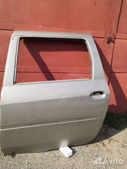 Задная дверь на Лада Ларгус