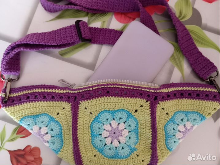 Сумка кроссбоди вязаная из квадратов