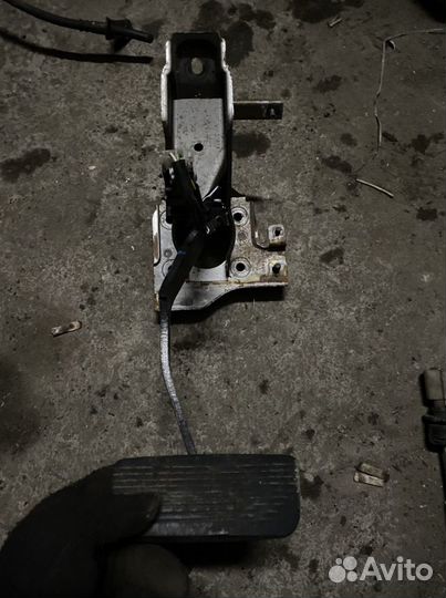 Педаль тормоза mazda 929