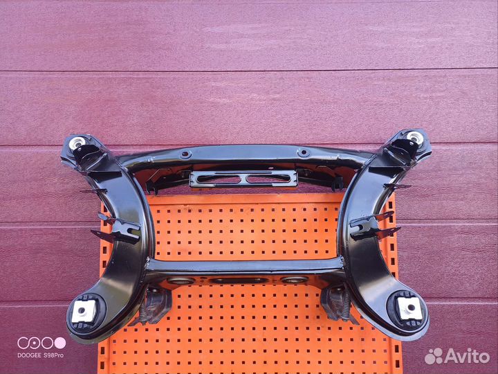 Балка задняя Mercedes Benz 212