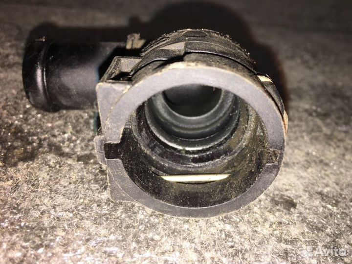 Фланец системы охлаждения Skoda Yeti 1.2 CBZ 2010