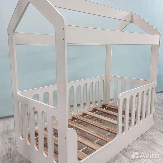 Кровать домик новая