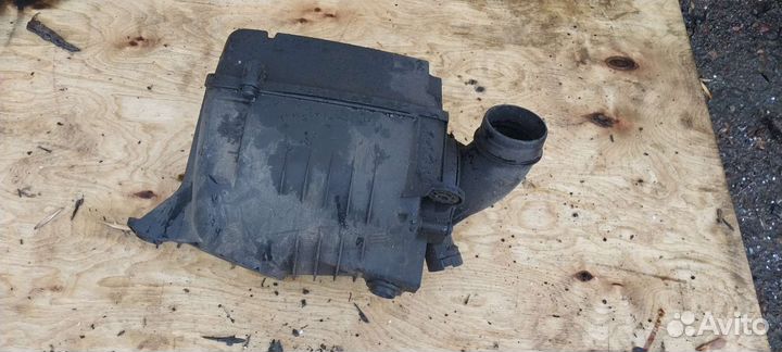 Корпус воздушного фильтра Skoda Octavia A5 BSE 1.6