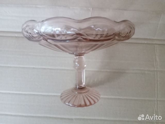 Ваза с фигурным бортом, розовое стекло, СССР