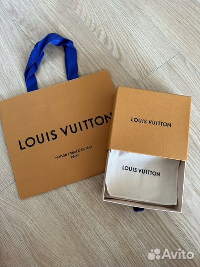 Пакет и коробочка Louis Vuitton