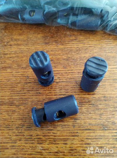 Зажим для шнурка, подпружиненный