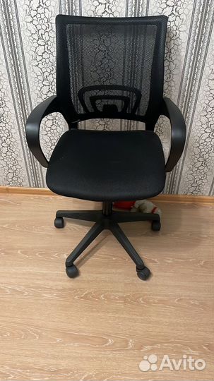 Стул кресло офисный на колесах