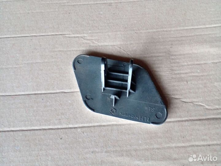 Крышка левой форсунки омывателя Kia Sportage 3