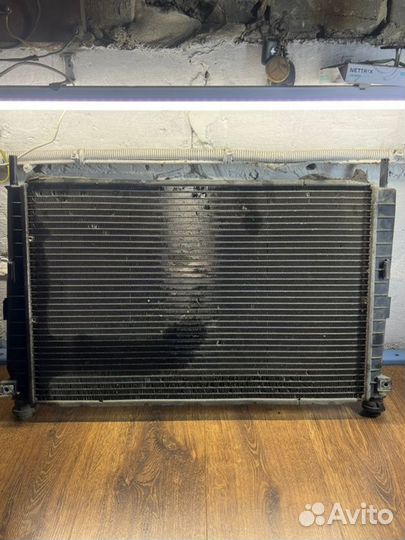 Радиатор охлаждения двигателя Ford Mondeo III 2.0