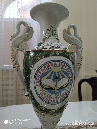 Ваза с гербом Ингушетии, фарфор, кубок
