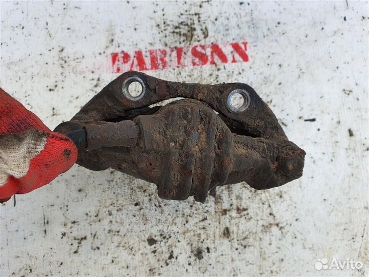 Суппорт передний правый Пежо 206