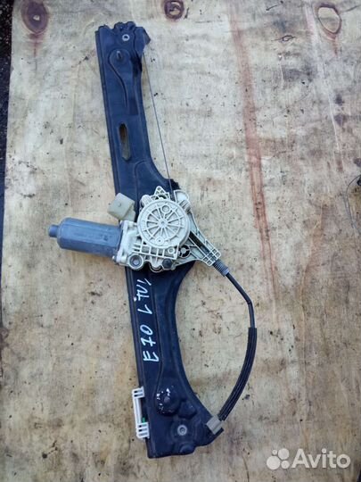 BMW E70 задний левый стеклоподъёмник