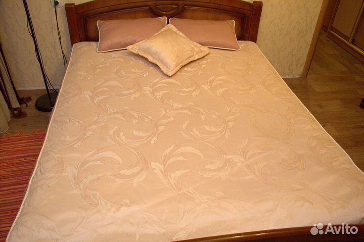 Комплект: покрывало и 3 подушки