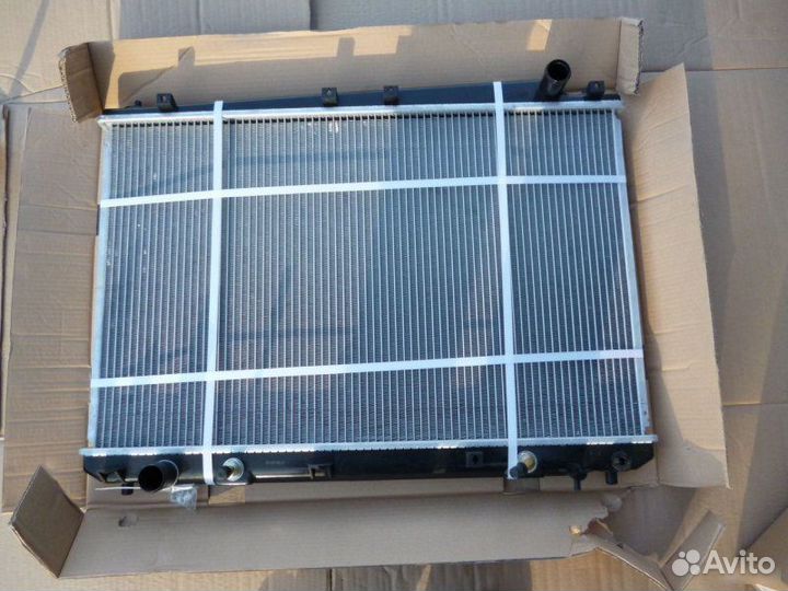 Радиатор охлаждения Toyota Sienna