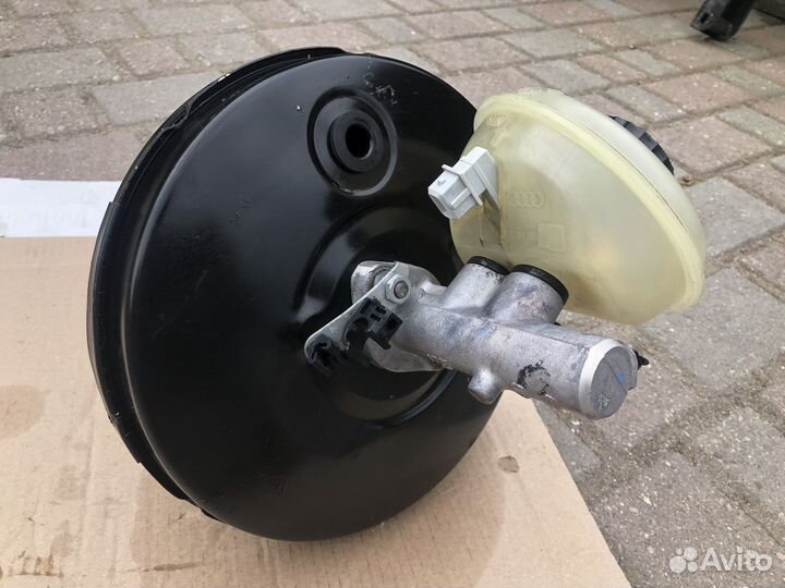 Вакуумный усилитель тормозов на Audi A6 C4