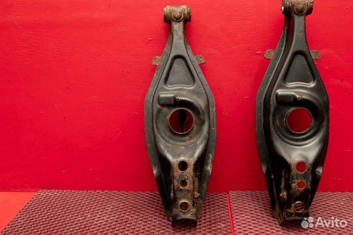 Рычаг подвески задний Mercedes E200 W124 M102 1990