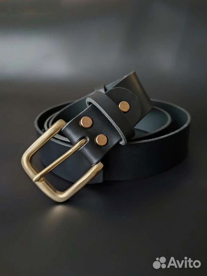 Мужской ремень из кожи с латунной пряжкой