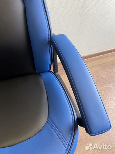 Офисное кресло. Гарантия 1 год