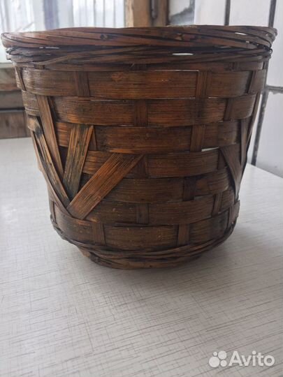 Кашпо для цветов из ротанга