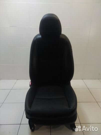 Сиденье переднее левое Infiniti Q50 V37