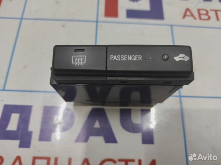 Кнопка обогрева заднего стекла Toyota Avensis (T25