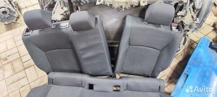 Задние сиденья Toyota C-HR