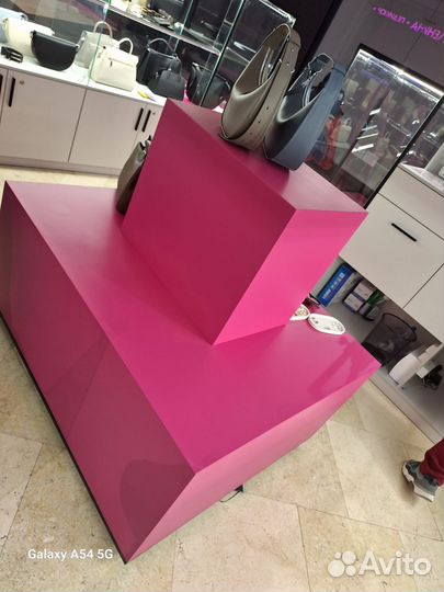 Торговый остров в ТЦ