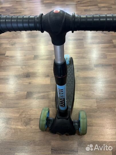 Самокат трехколесный maxiscoo