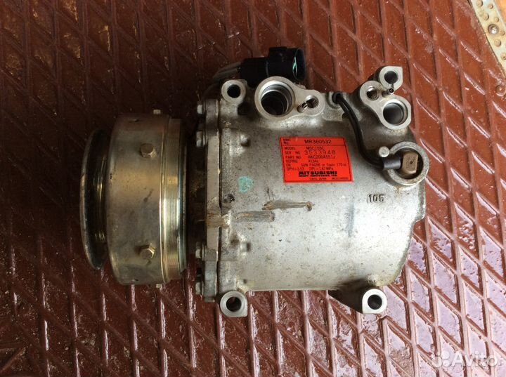 Компрессор кондиционера MR360532 MSC105C Mitsubish