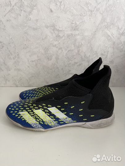 Бутсы футбольные футзальные Adidas Predator