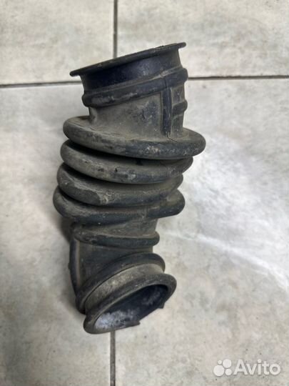 Патрубок воздушного фильтра Ford Focus седан sida