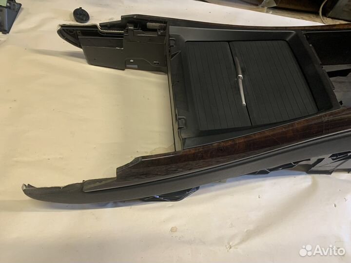 Подлокотник центральная консоль BMW X5 E70