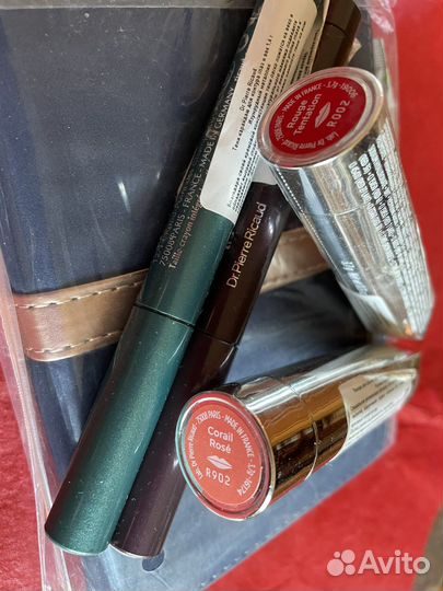 Французская декоративная косметика