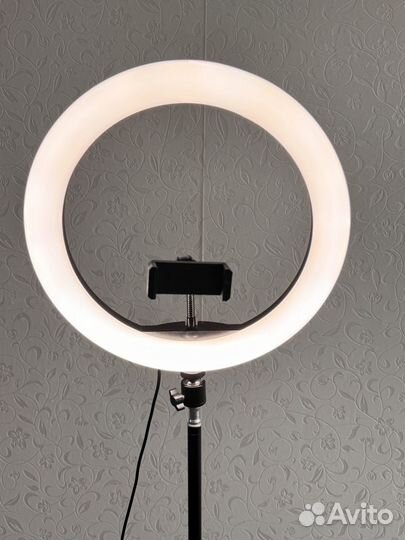 Кольцевая лампа со штативом