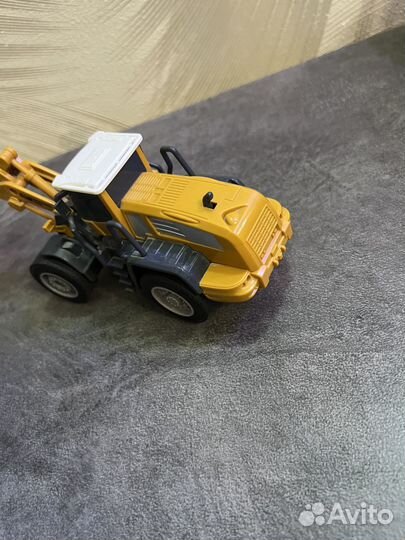 Трактор погрузчик GLW