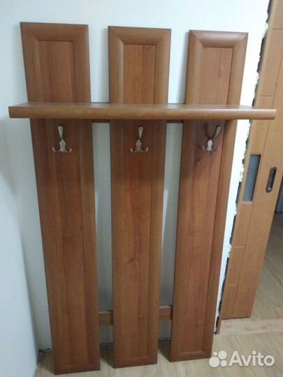 Вешалка в прихожую для одежды