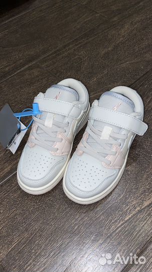Кроссовки новые 28