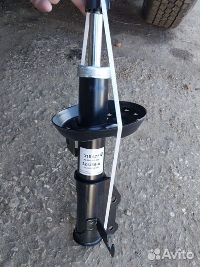 Стойки передние Шевроле Круз