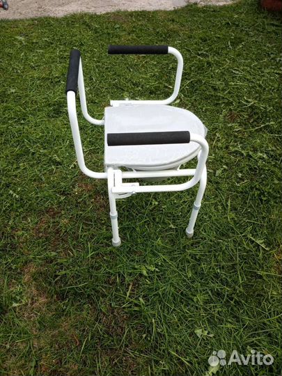 Санитарный стул для инвалидов новый
