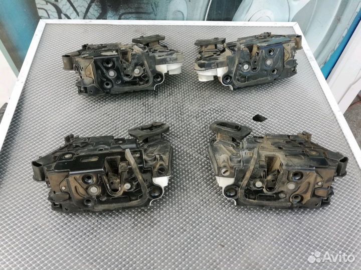 Замок дверной передний задний Volkswagen Polo Seda