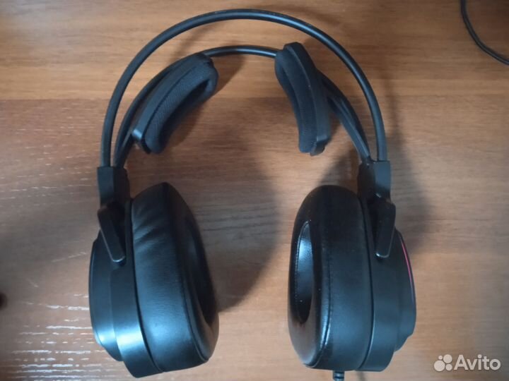 Проводные наушники с микрофоном