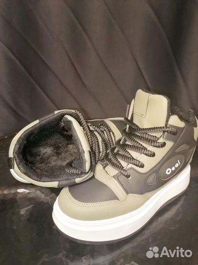 Кроссовки утеплённые 38р